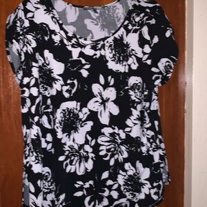 Kate & Mallory Short Sleeve Hi-lo Top 1X blouse